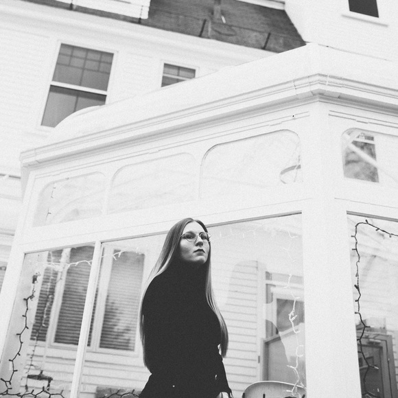 Meet your Posher, Tricia - Picture 1 of 1